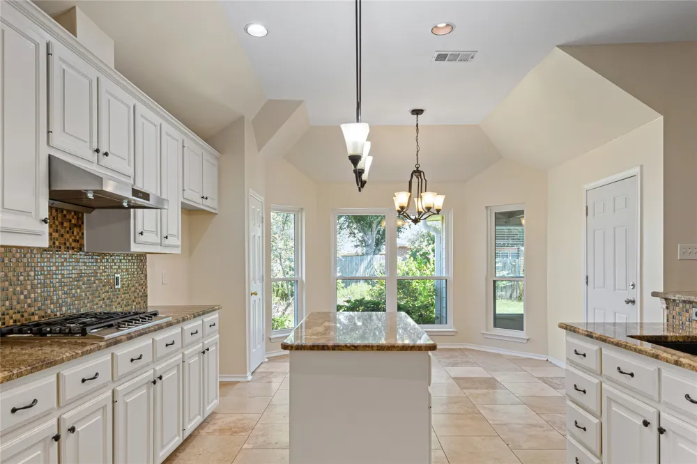 1327 Pegasus Drive Arlington, TX 76013