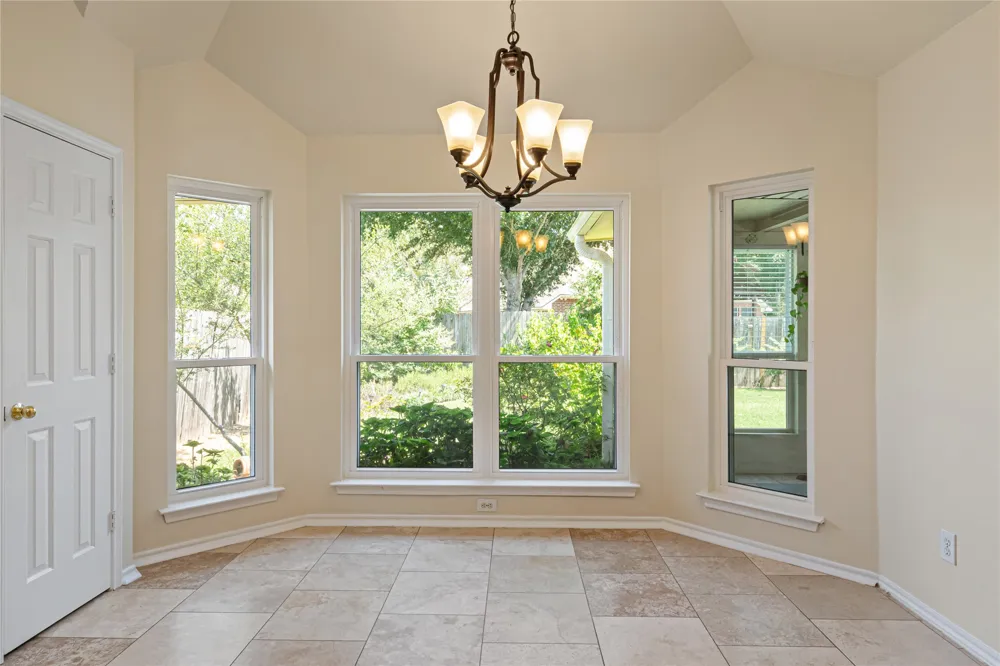 1327 Pegasus Drive Arlington, TX 76013