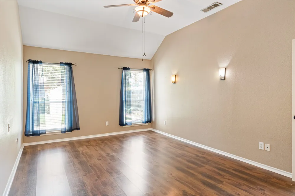 1327 Pegasus Drive Arlington, TX 76013