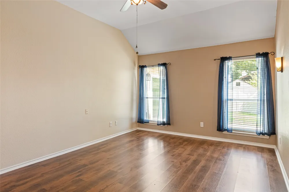 1327 Pegasus Drive Arlington, TX 76013