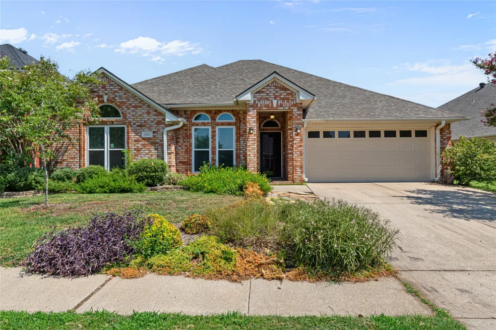 1327 Pegasus Drive Arlington, TX 76013