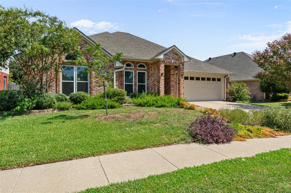 1327 Pegasus Drive Arlington, TX 76013