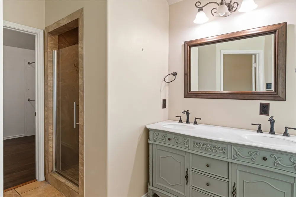 1327 Pegasus Drive Arlington, TX 76013