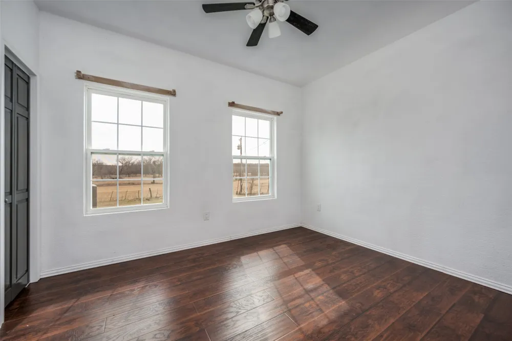 799 County Road 1596 Alvord, TX 76225
