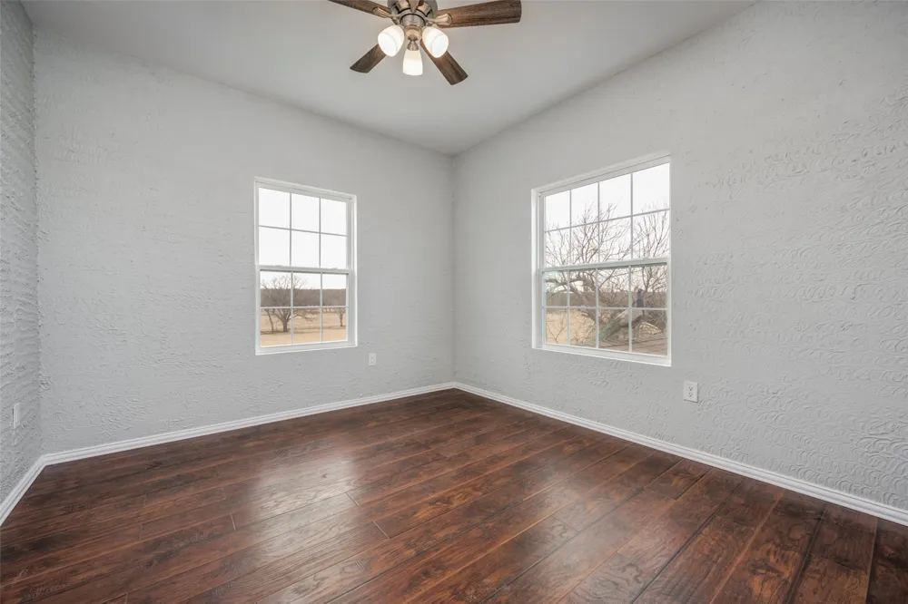 799 County Road 1596 Alvord, TX 76225