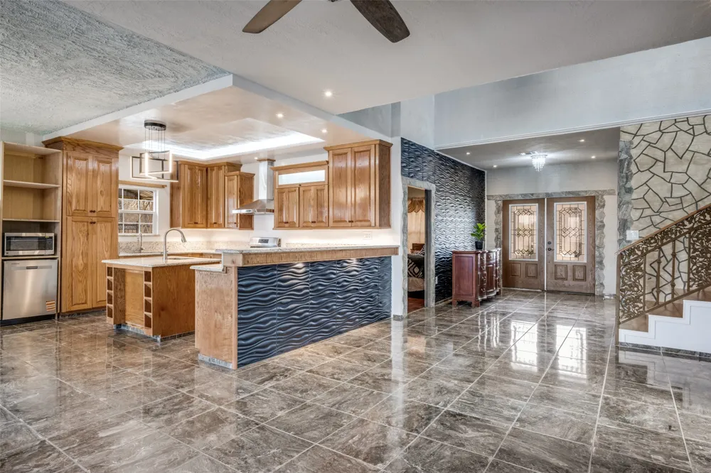 799 County Road 1596 Alvord, TX 76225