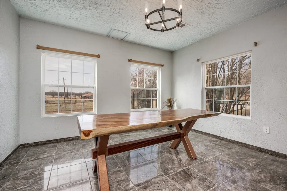 799 County Road 1596 Alvord, TX 76225