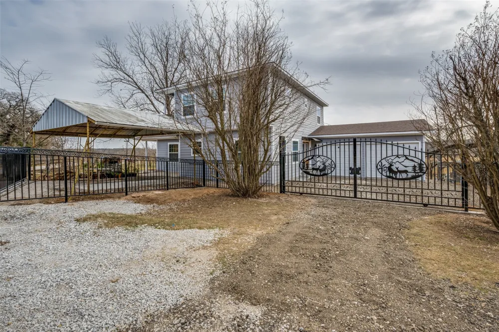 799 County Road 1596 Alvord, TX 76225