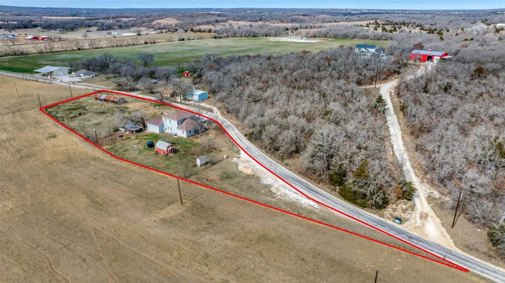 799 County Road 1596 Alvord, TX 76225