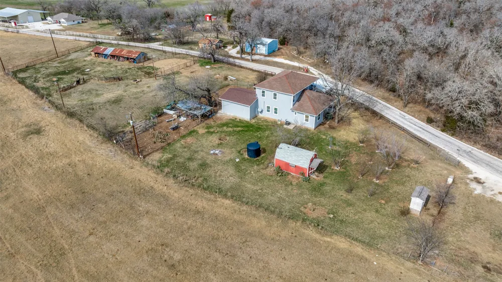 799 County Road 1596 Alvord, TX 76225