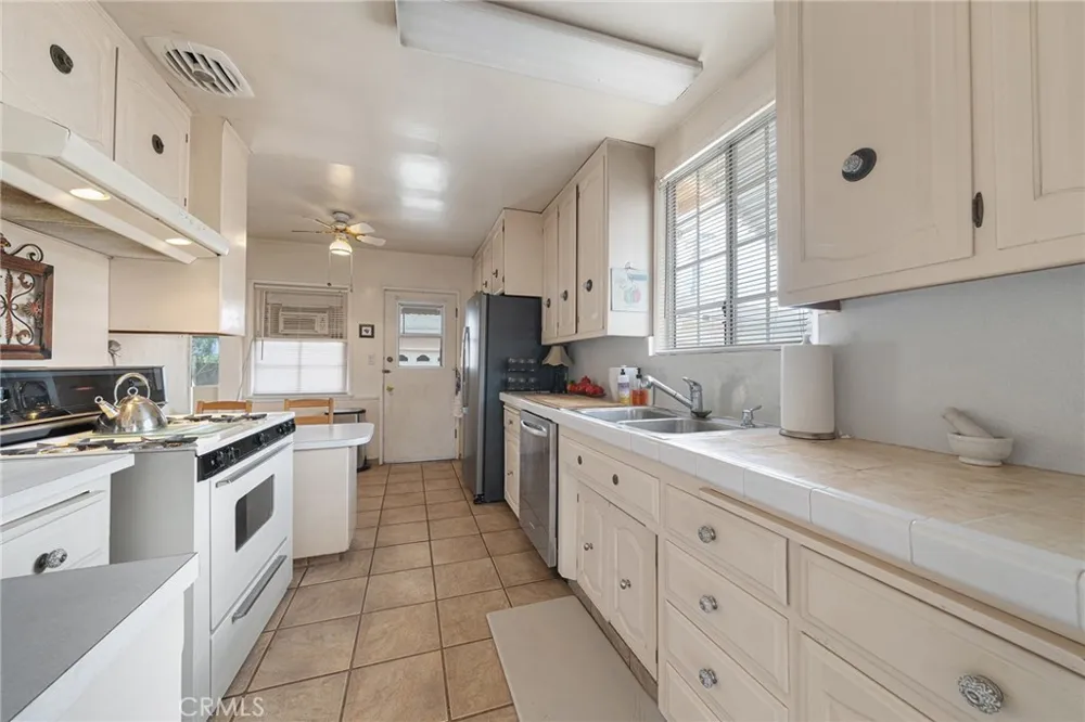 9319 Cecilia Downey, CA 90241