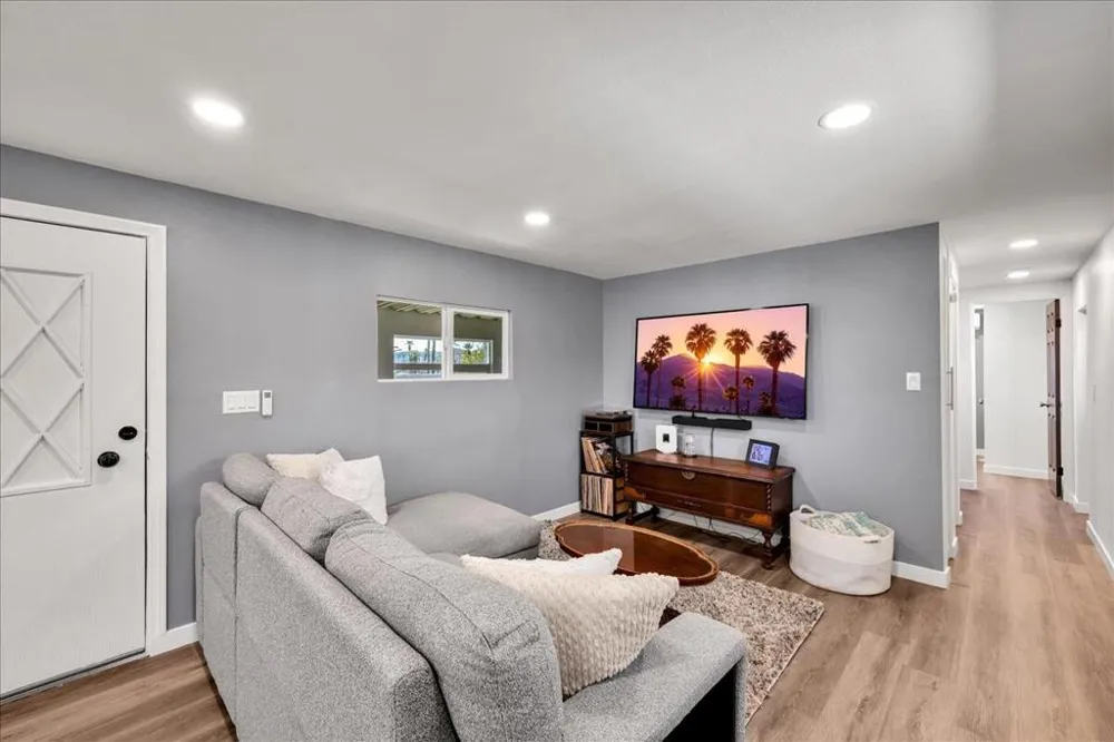 23 Roosevelt Cathedral City, CA 92234