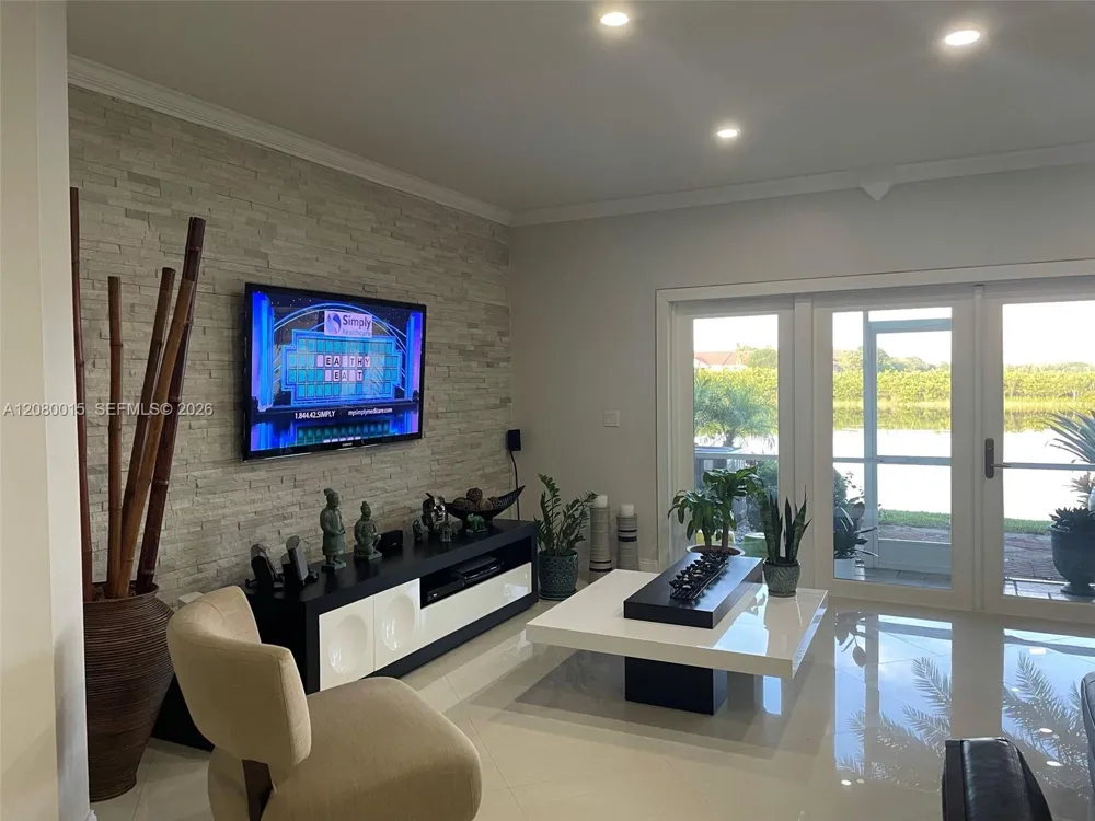 307 SW 120th Ave Pembroke Pines, FL 33025