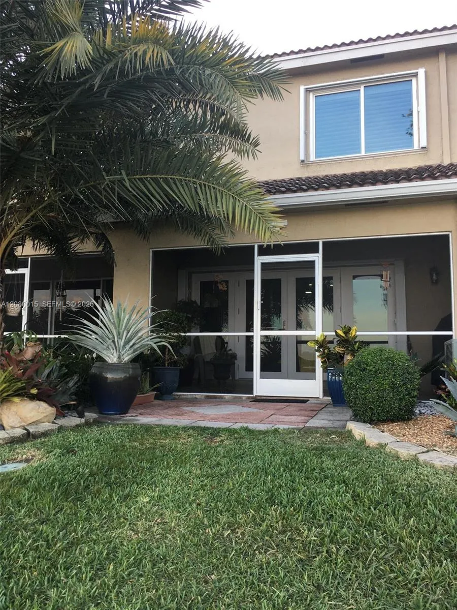 307 SW 120th Ave Pembroke Pines, FL 33025