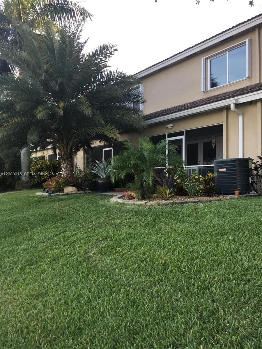 307 SW 120th Ave Pembroke Pines, FL 33025