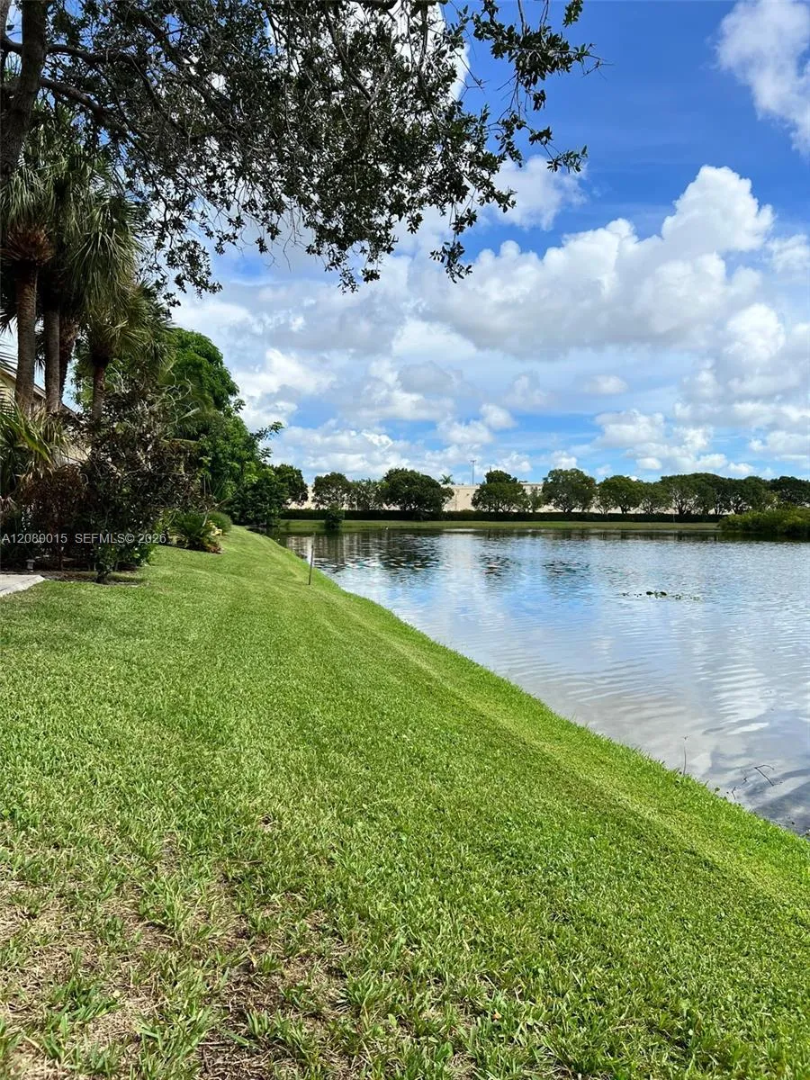 307 SW 120th Ave Pembroke Pines, FL 33025