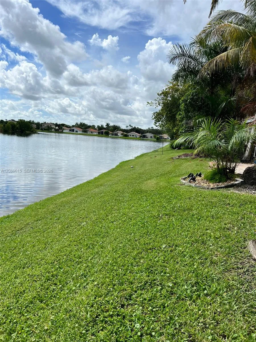 307 SW 120th Ave Pembroke Pines, FL 33025
