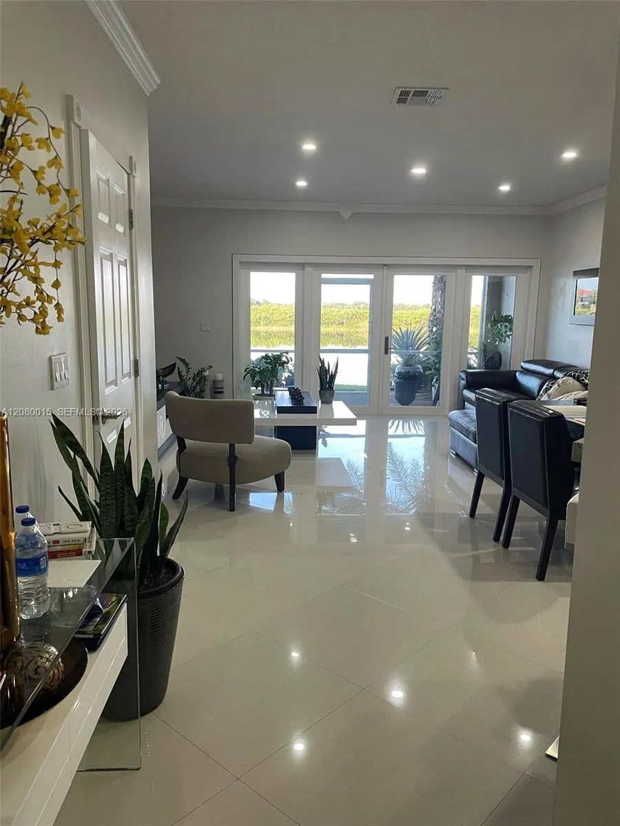 307 SW 120th Ave Pembroke Pines, FL 33025