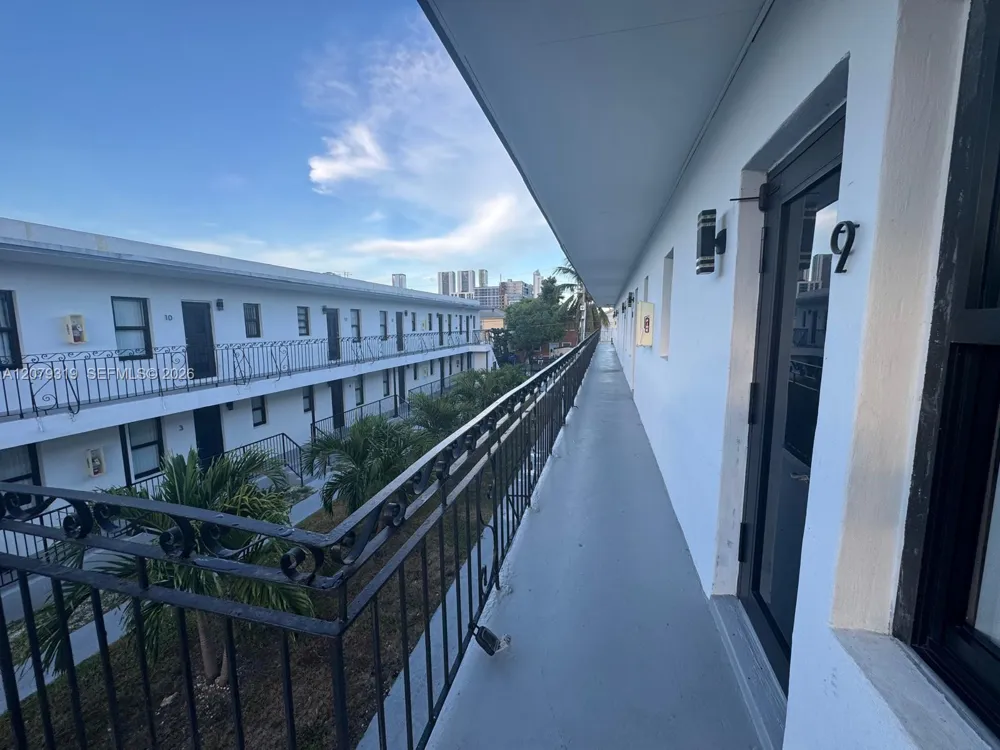 1969 NW 2nd ct #9 Miami, FL 33136