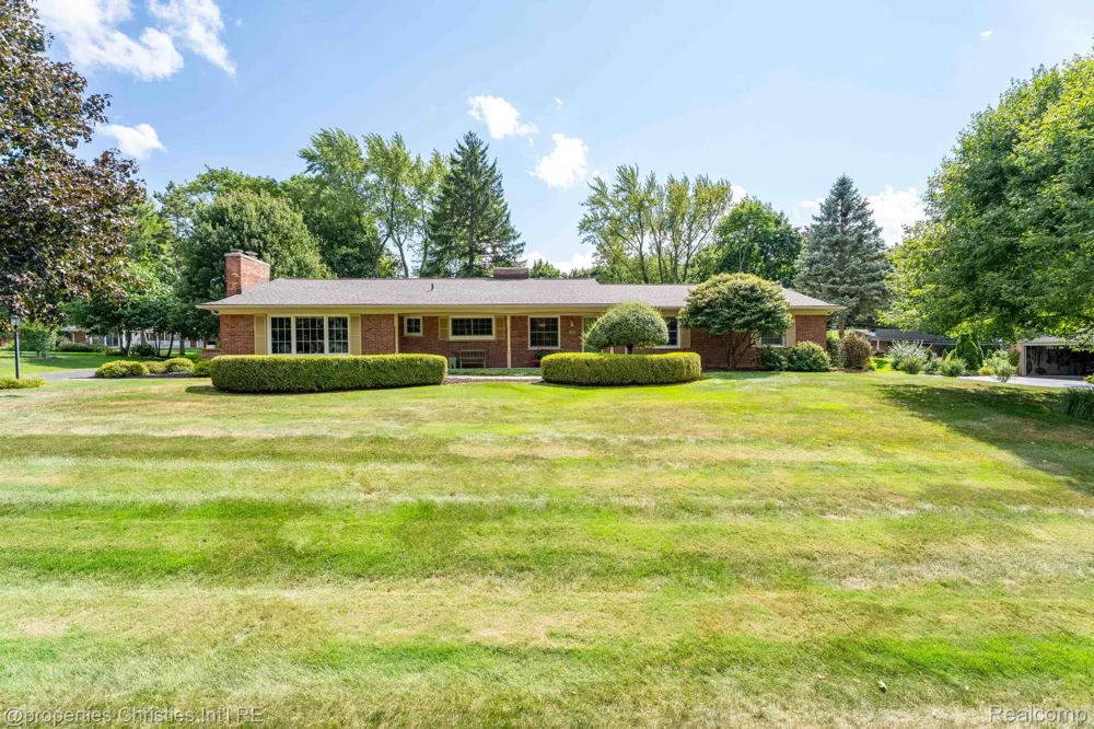932 S Reading Road Bloomfield Charter Township, MI 48304