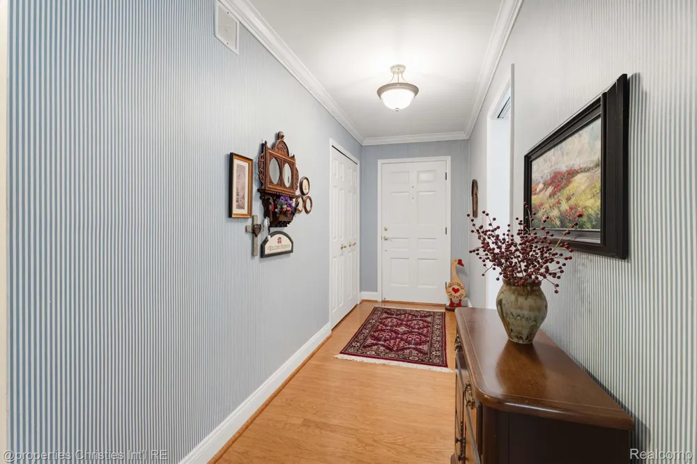 932 S Reading Road Bloomfield Charter Township, MI 48304
