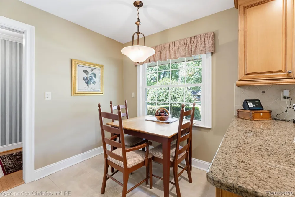 932 S Reading Road Bloomfield Charter Township, MI 48304