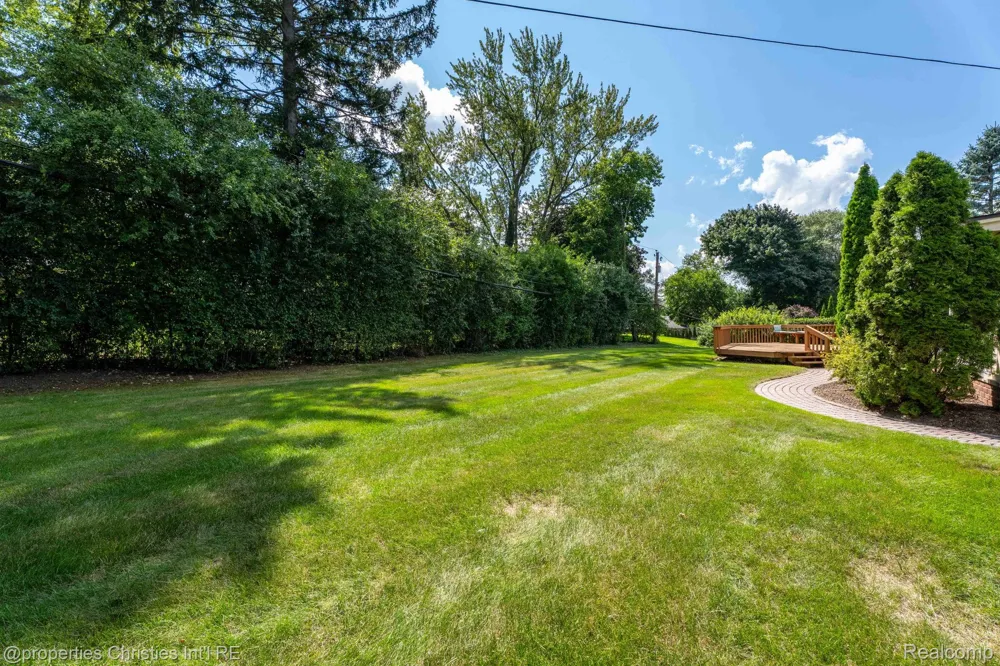 932 S Reading Road Bloomfield Charter Township, MI 48304