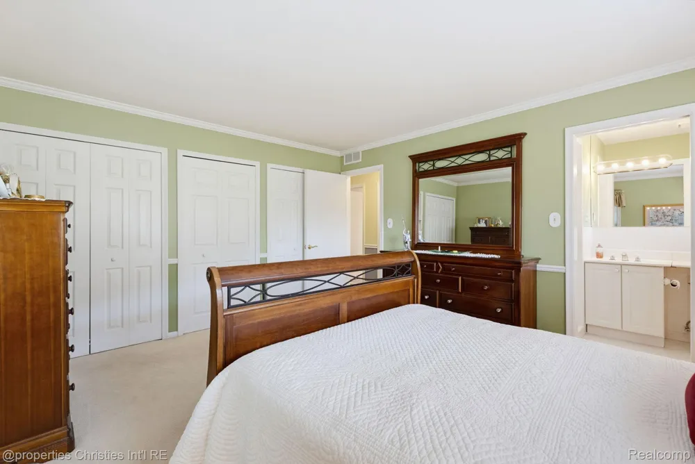 932 S Reading Road Bloomfield Charter Township, MI 48304