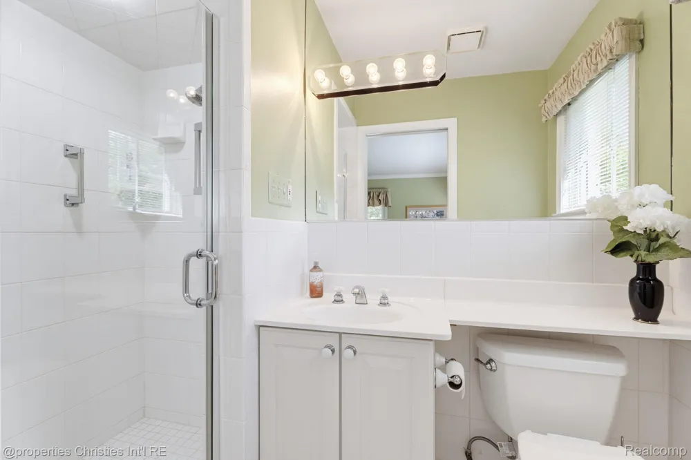 932 S Reading Road Bloomfield Charter Township, MI 48304