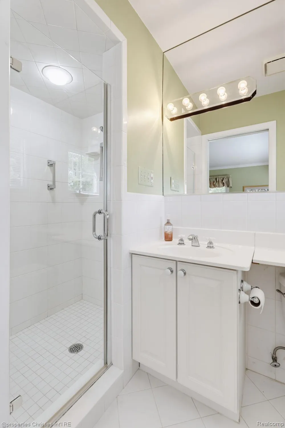 932 S Reading Road Bloomfield Charter Township, MI 48304