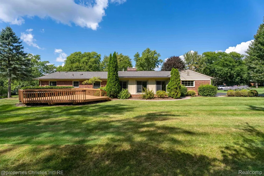 932 S Reading Road Bloomfield Charter Township, MI 48304