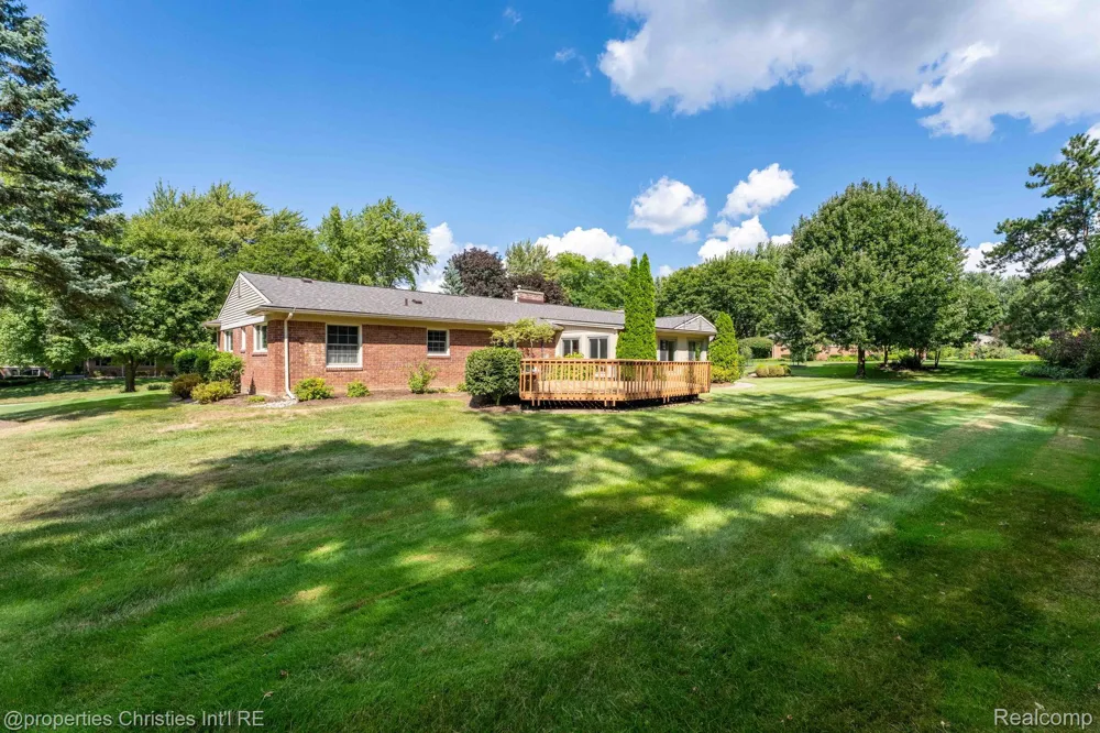 932 S Reading Road Bloomfield Charter Township, MI 48304