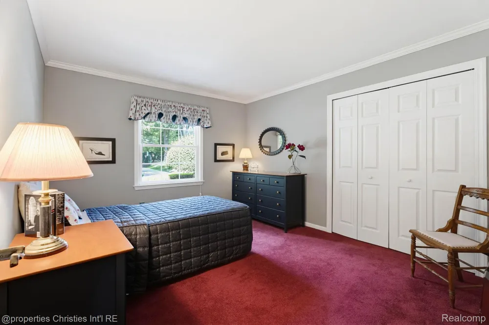 932 S Reading Road Bloomfield Charter Township, MI 48304