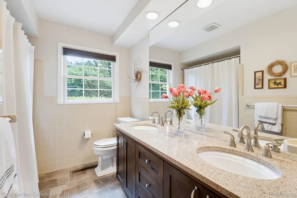 932 S Reading Road Bloomfield Charter Township, MI 48304