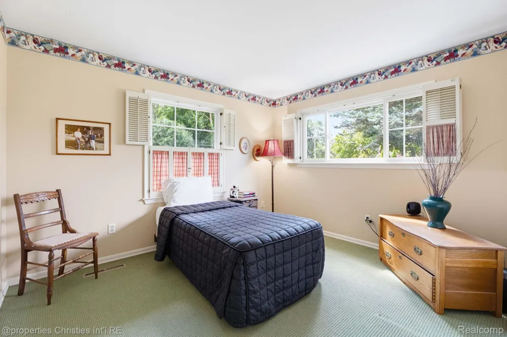 932 S Reading Road Bloomfield Charter Township, MI 48304