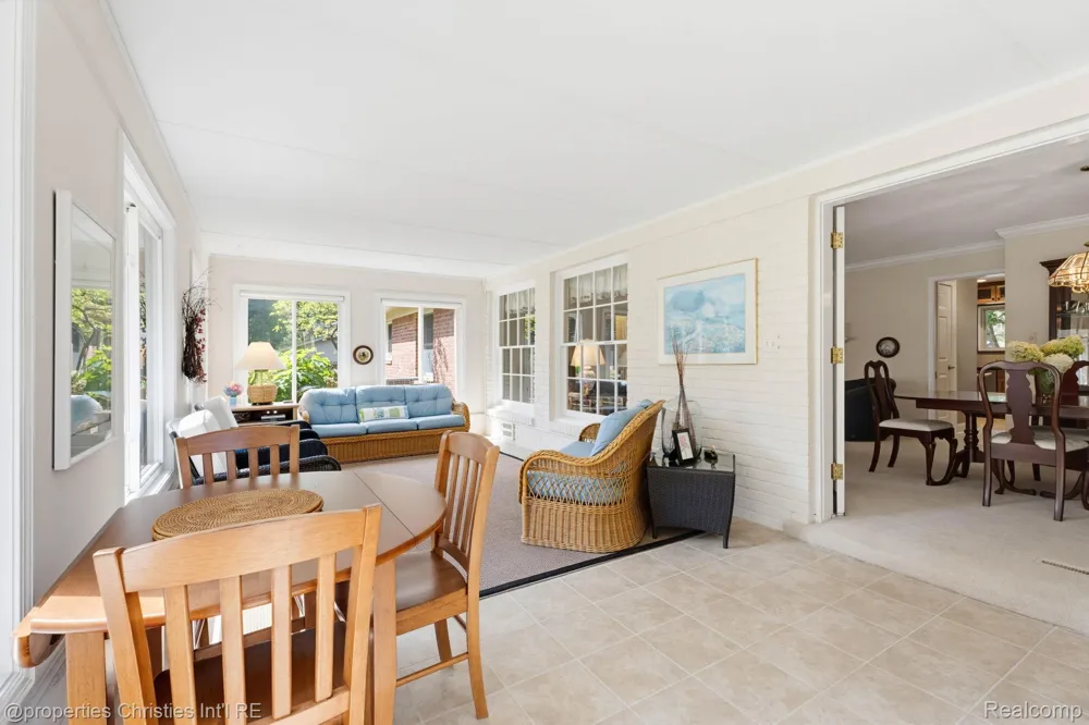 932 S Reading Road Bloomfield Charter Township, MI 48304