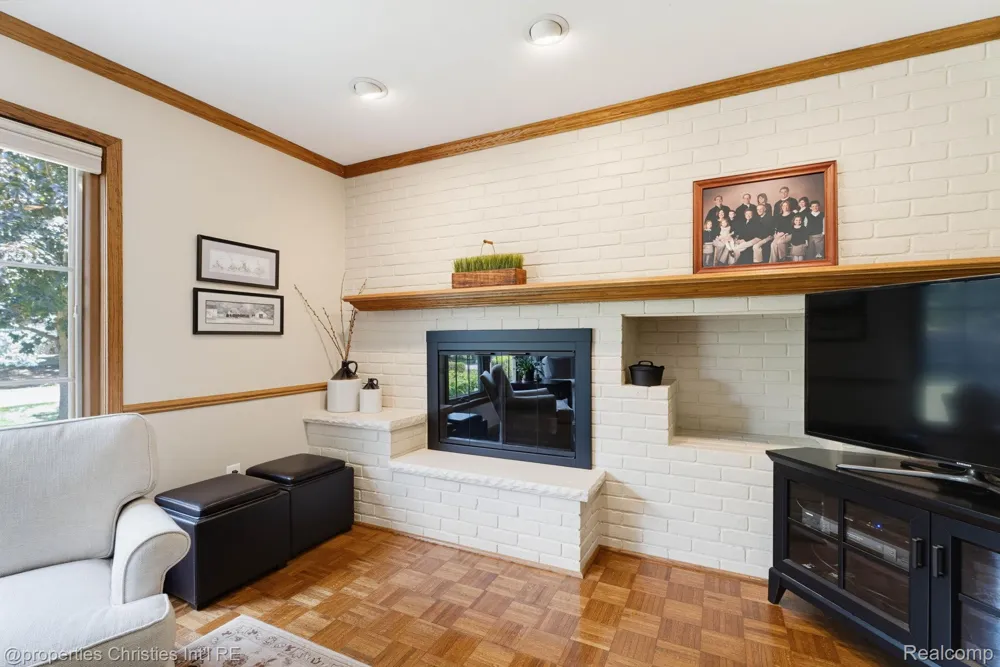 932 S Reading Road Bloomfield Charter Township, MI 48304