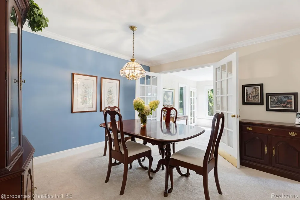932 S Reading Road Bloomfield Charter Township, MI 48304
