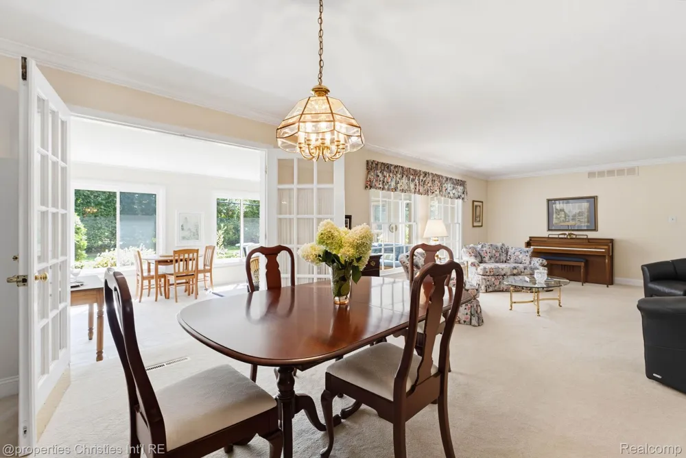 932 S Reading Road Bloomfield Charter Township, MI 48304