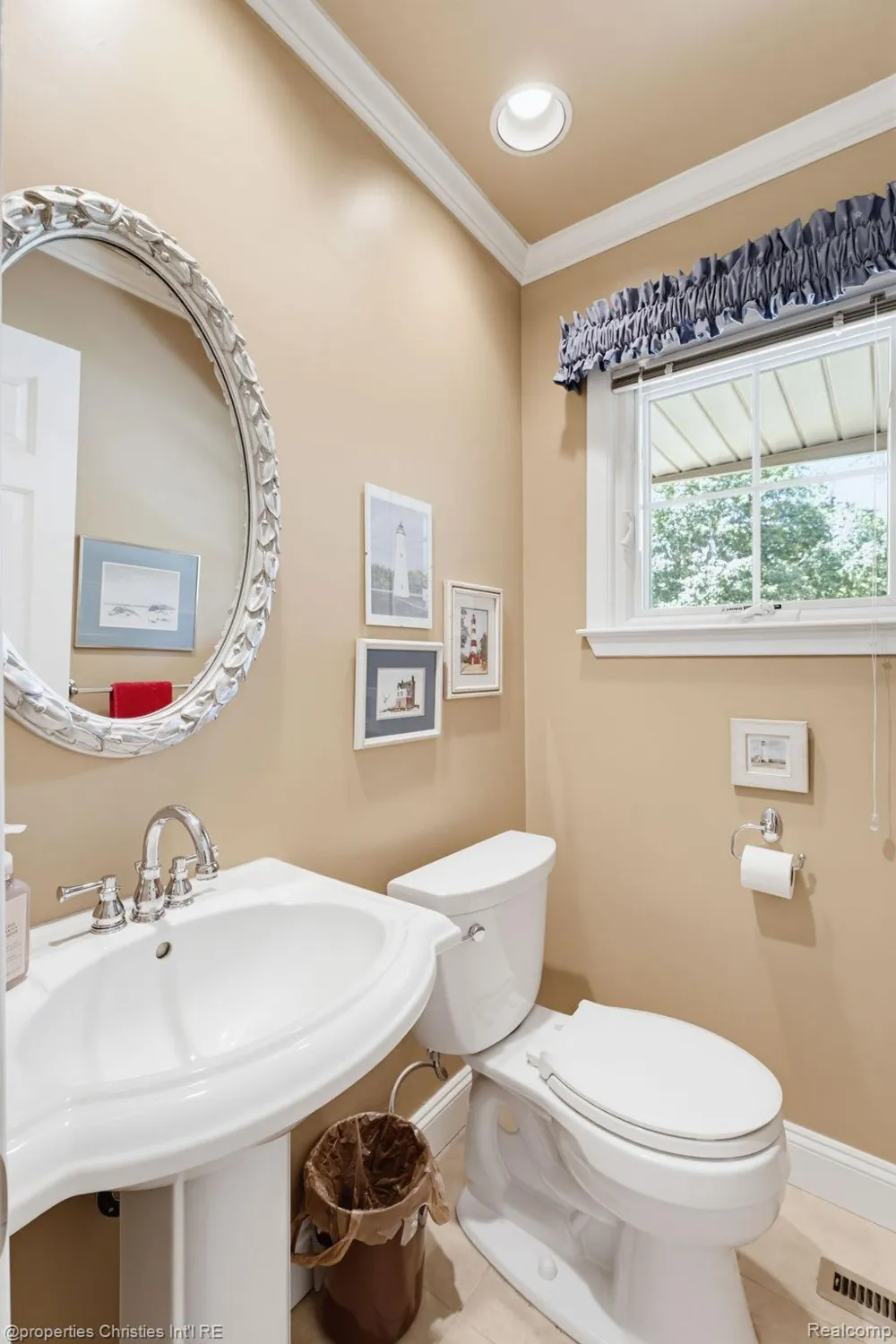 932 S Reading Road Bloomfield Charter Township, MI 48304