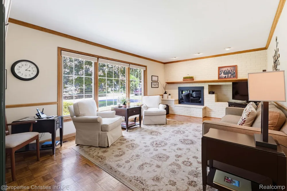 932 S Reading Road Bloomfield Charter Township, MI 48304