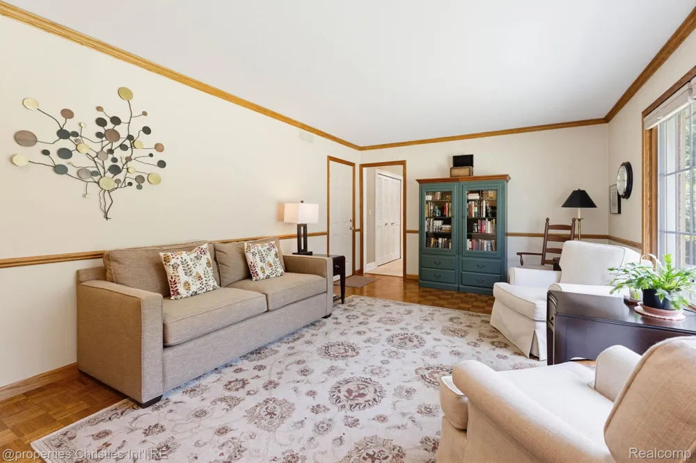 932 S Reading Road Bloomfield Charter Township, MI 48304