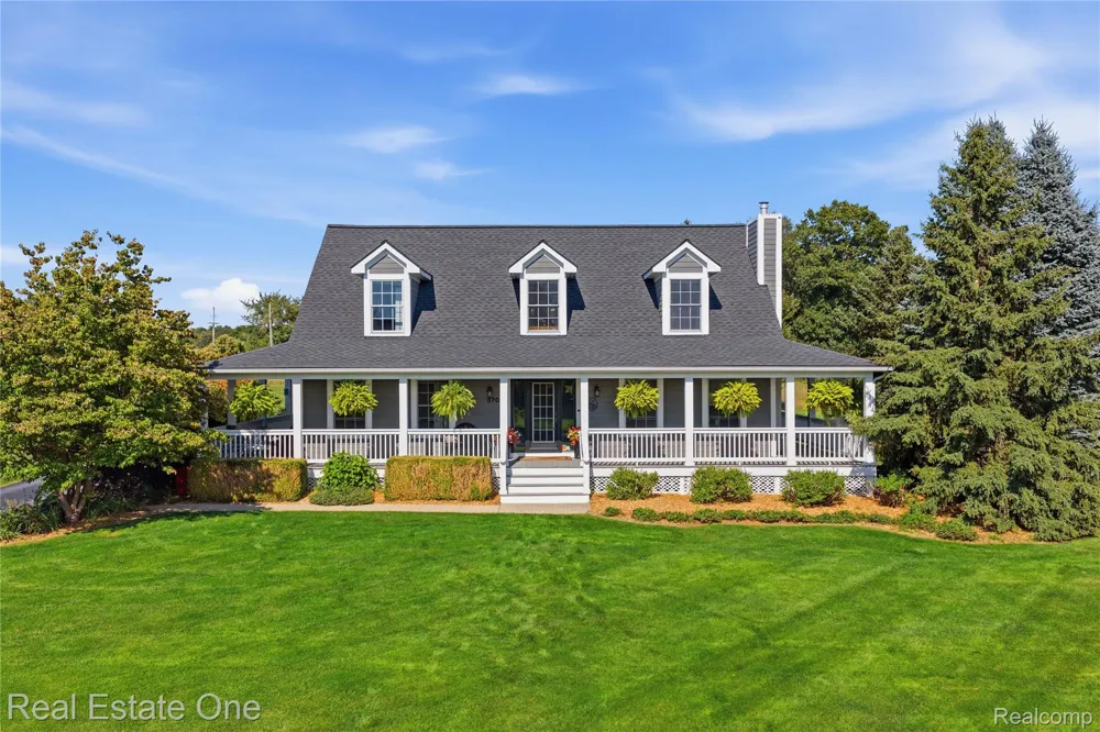 8707 Bridlewood Trail Hartland Township, MI 48843