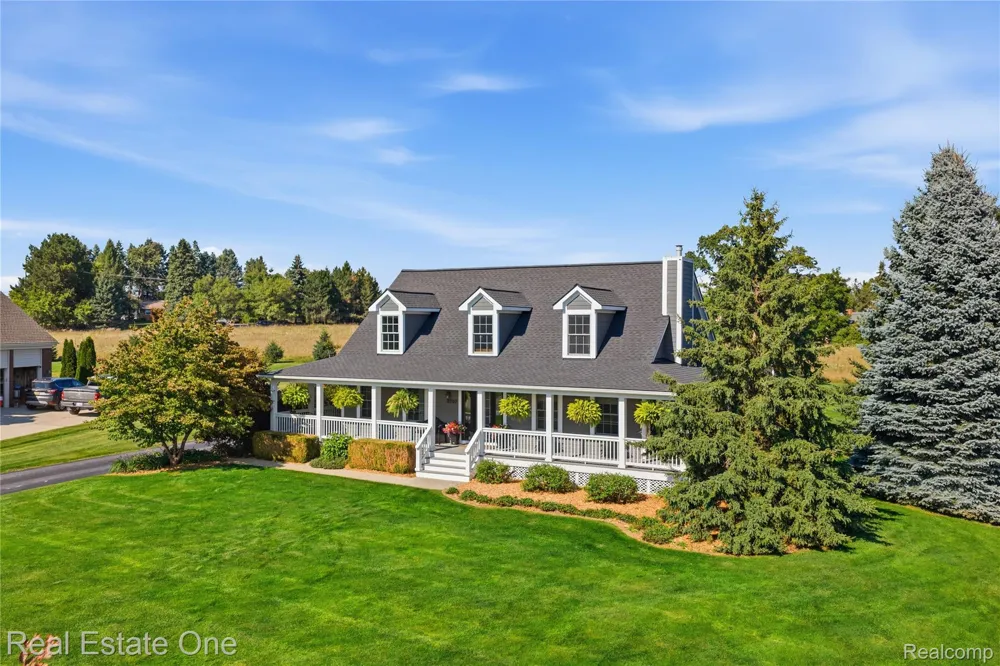 8707 Bridlewood Trail Hartland Township, MI 48843
