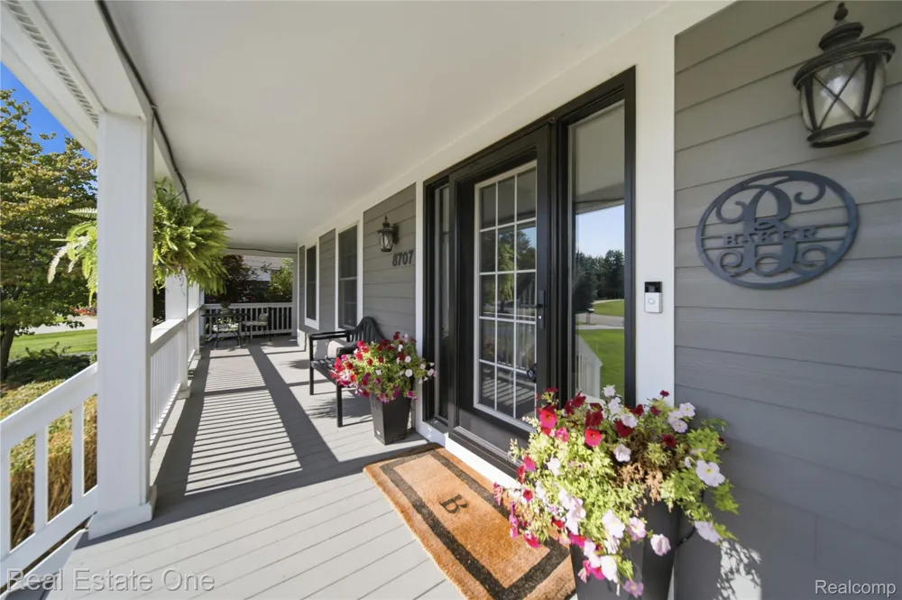 8707 Bridlewood Trail Hartland Township, MI 48843