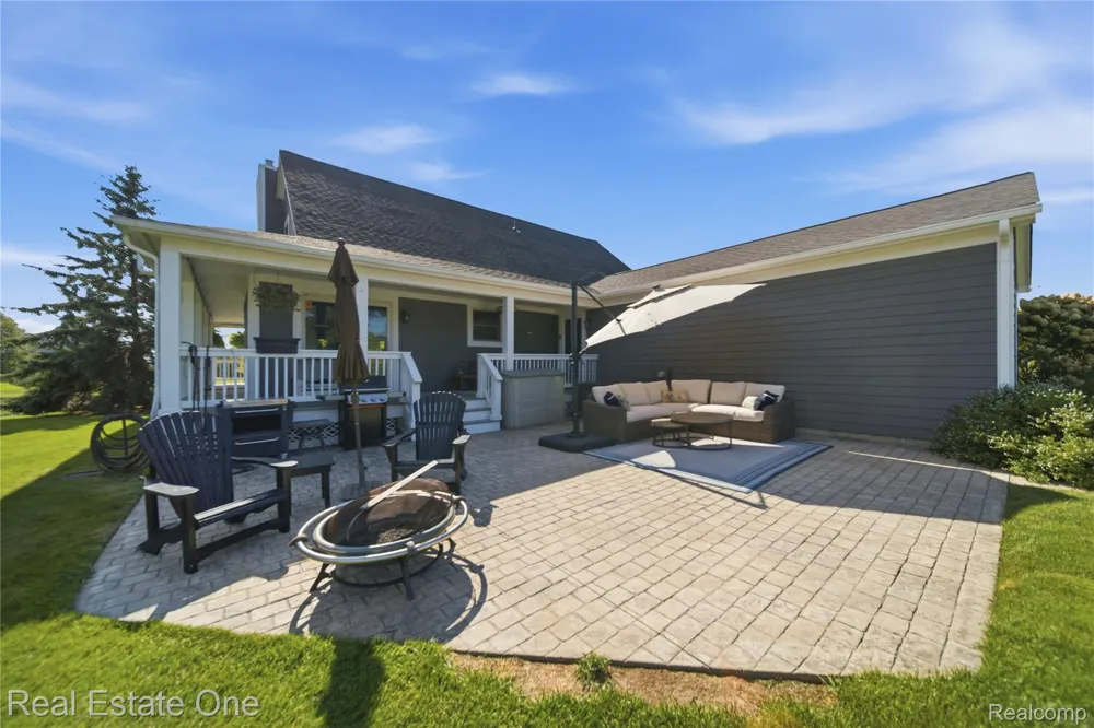 8707 Bridlewood Trail Hartland Township, MI 48843