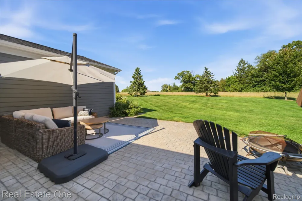 8707 Bridlewood Trail Hartland Township, MI 48843