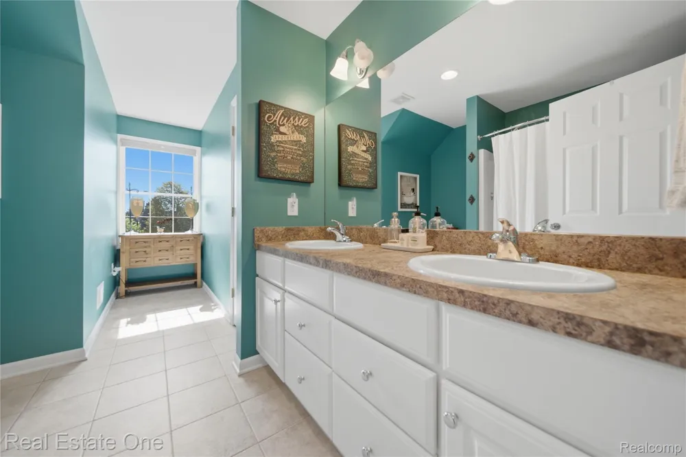 8707 Bridlewood Trail Hartland Township, MI 48843