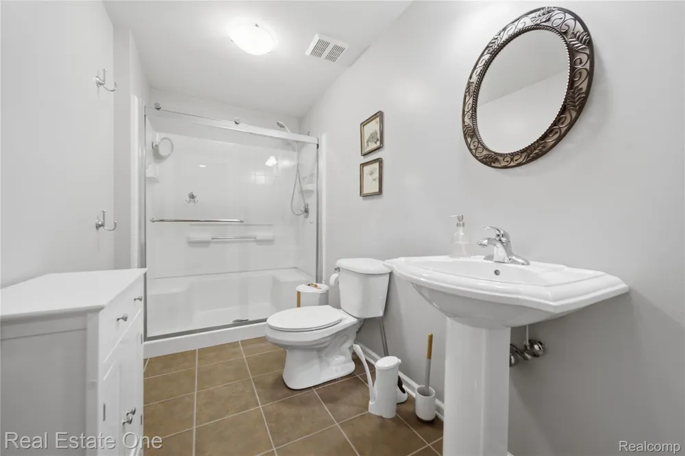 8707 Bridlewood Trail Hartland Township, MI 48843