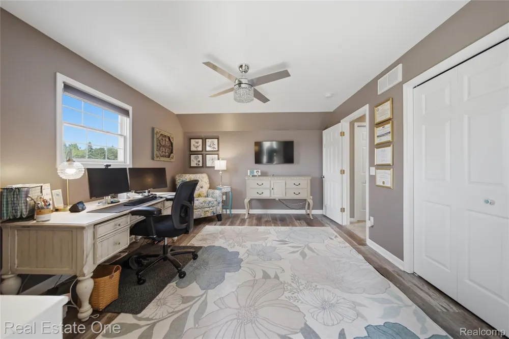 8707 Bridlewood Trail Hartland Township, MI 48843